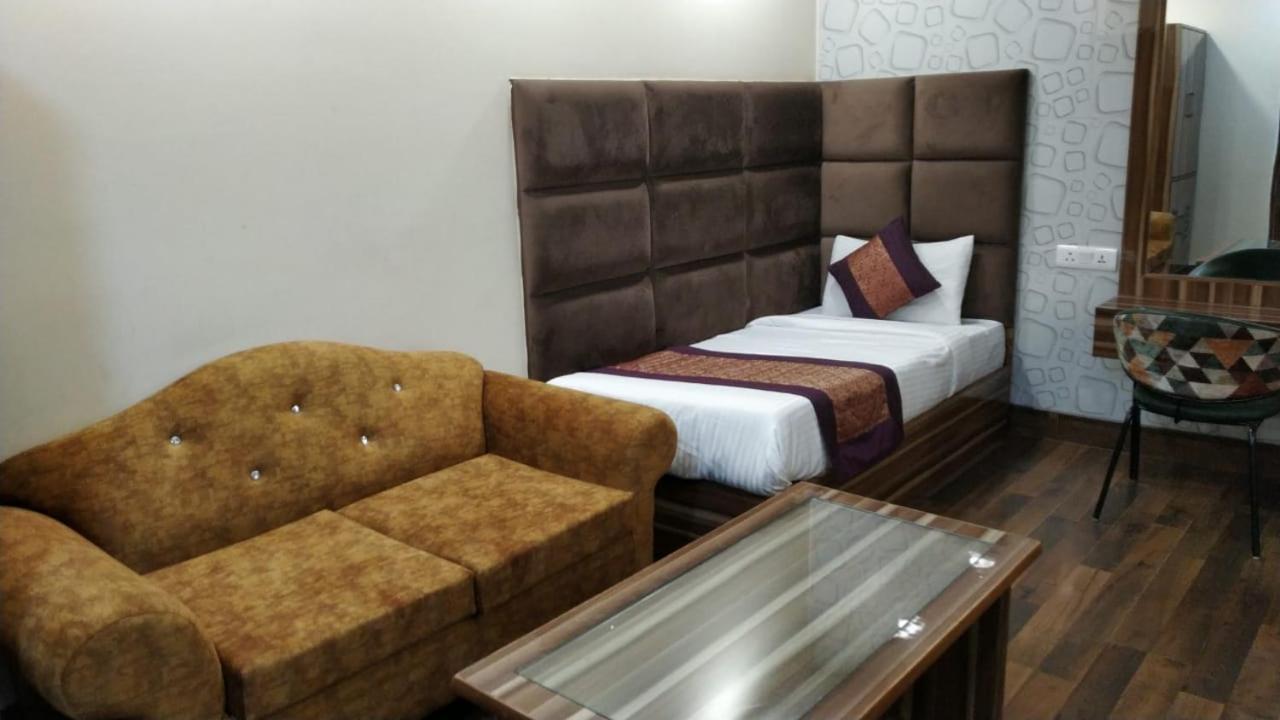 Hotel Singh Continetal Delhi  Eksteriør bilde