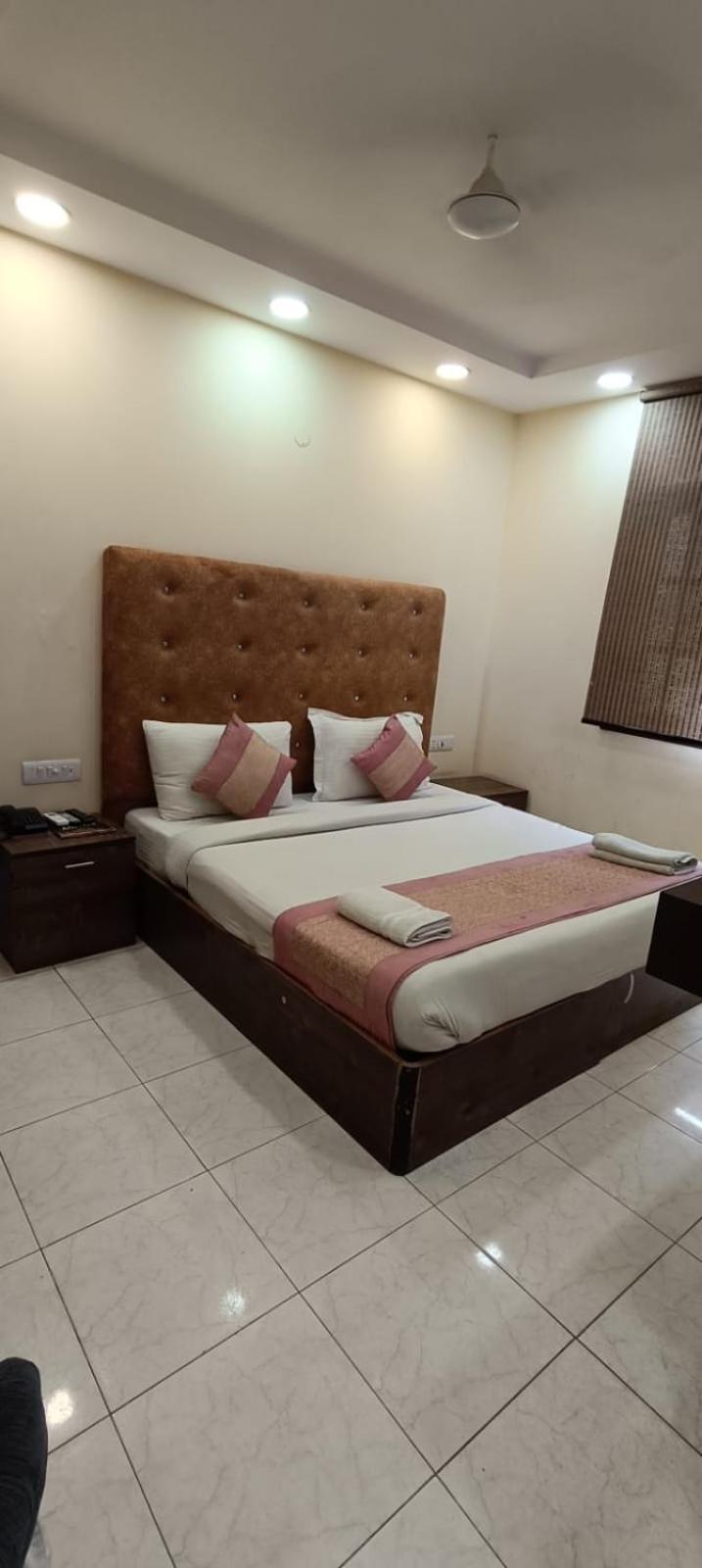 Hotel Singh Continetal Delhi  Eksteriør bilde